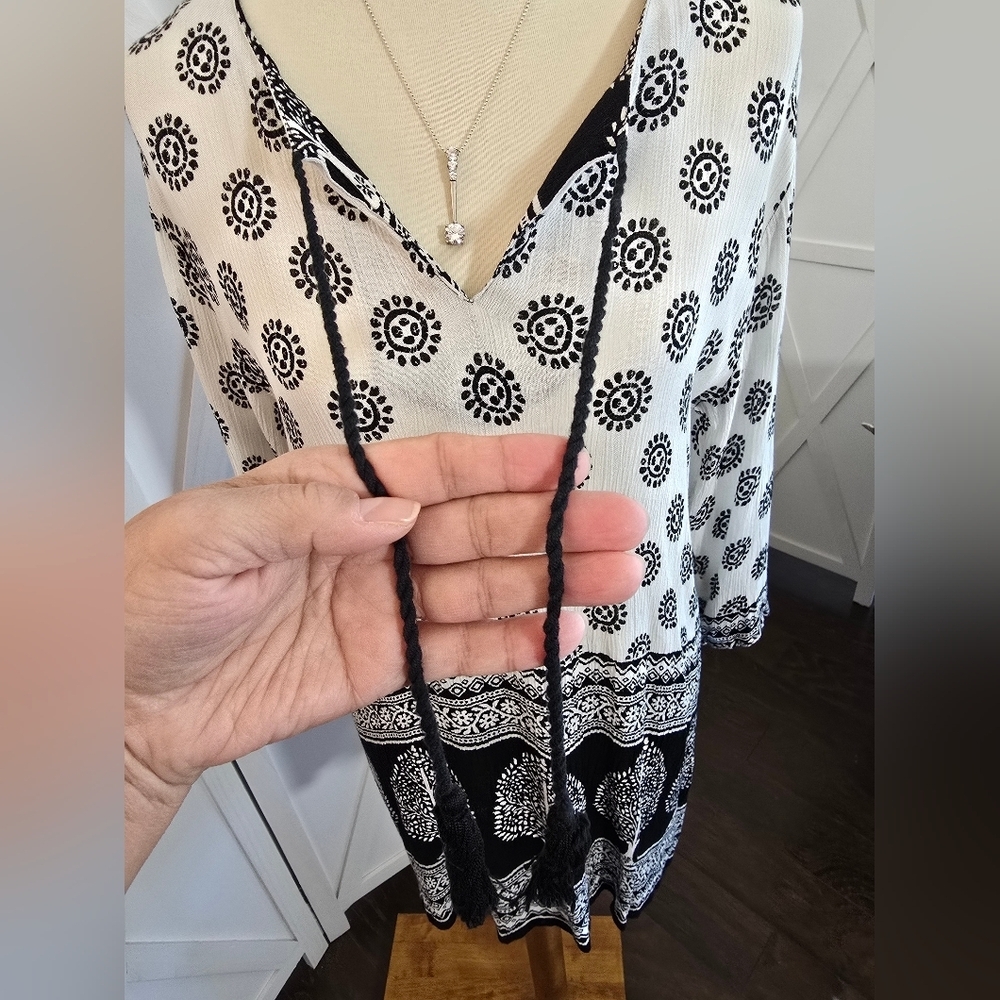 Cute Options - Women's Black & White Patterned Tunic - Picture 2 of 9